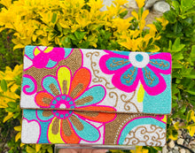 Load image into Gallery viewer, Clutch Floral
