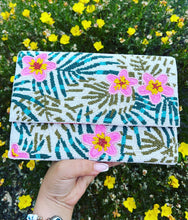 Load image into Gallery viewer, Flowers Clutch
