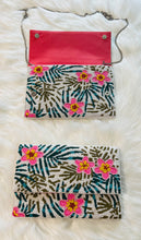 Load image into Gallery viewer, Flowers Clutch
