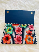 Load image into Gallery viewer, Flowers 🌸 bag
